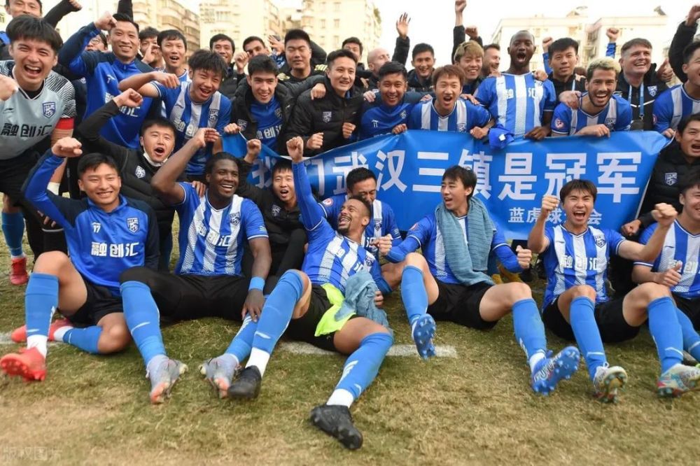 对方有三四十门牵引火炮，这些牵引火炮，从牵引状态到完全停止、再到完全展开并计算好坐标、调整好角度、做好炮击准备，是需要很长时间的，你有足够的时间做出反应。